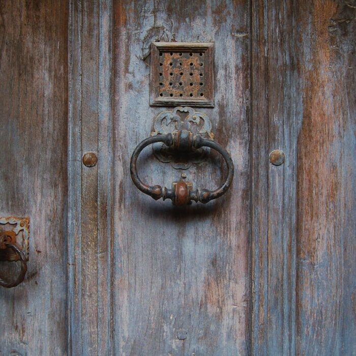 真鍮の経年変化とアンティークな輝き