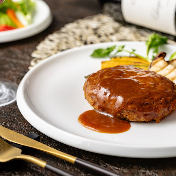 東京 「ラ・ロシェル」 坂井宏行監修 お肉の旨みをとじ込めた